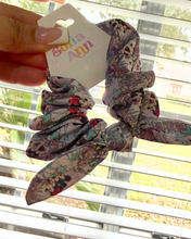 Load image into Gallery viewer, Scrunchies